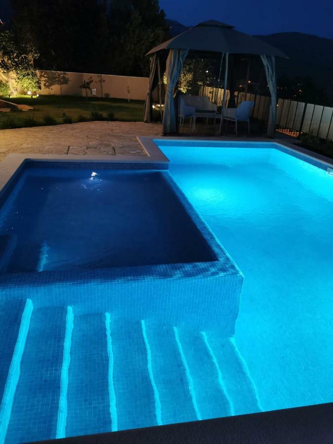 Villa Mater - Luxuriously Equipped Villa With A 15M Long Swimming Pool Žrnovnica Exterior foto